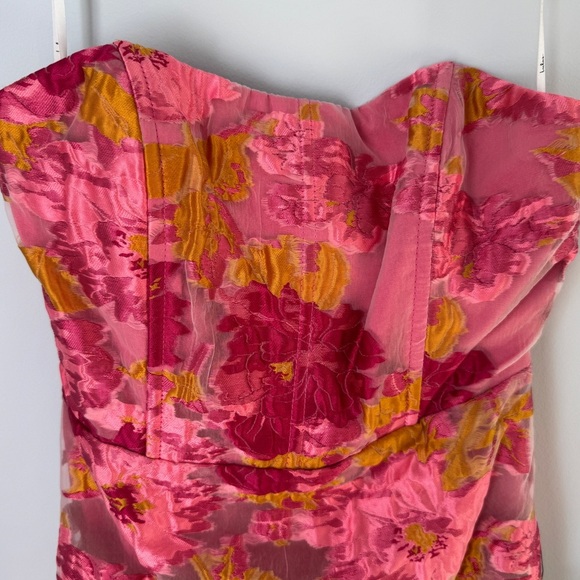 NWT Lulu’s Upgraded Event Pink Jacquard Strapless Bustier Midi Dress Size Medium - Picture 3 of 16